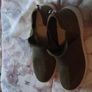 Authentic Ellen Degeneres Hachiro sneakers.